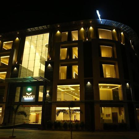Woodies Bleisure Hotel Kozhikode Exteriör bild