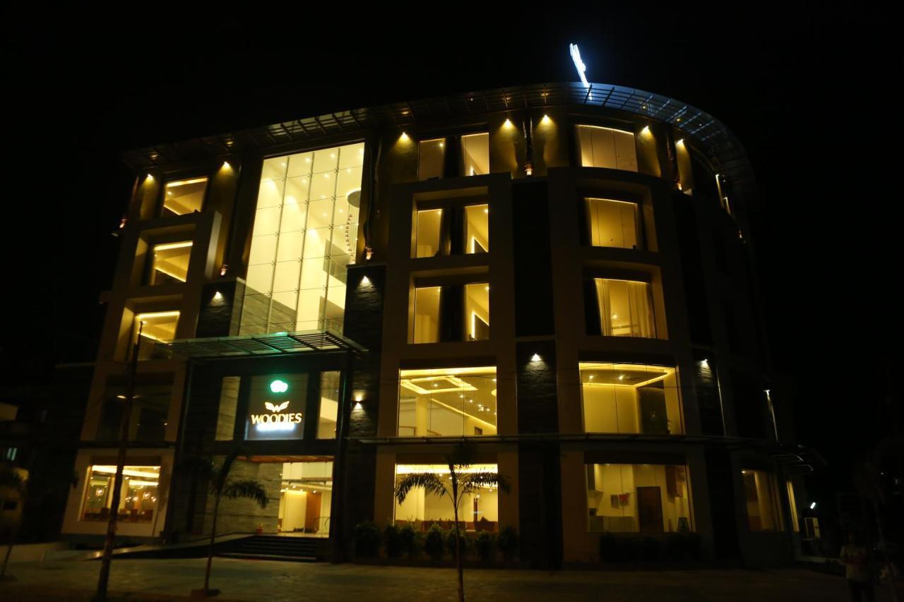 Woodies Bleisure Hotel Kozhikode Exteriör bild