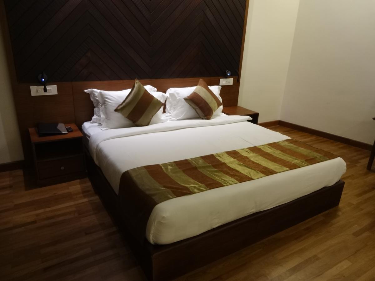 Woodies Bleisure Hotel Kozhikode Exteriör bild