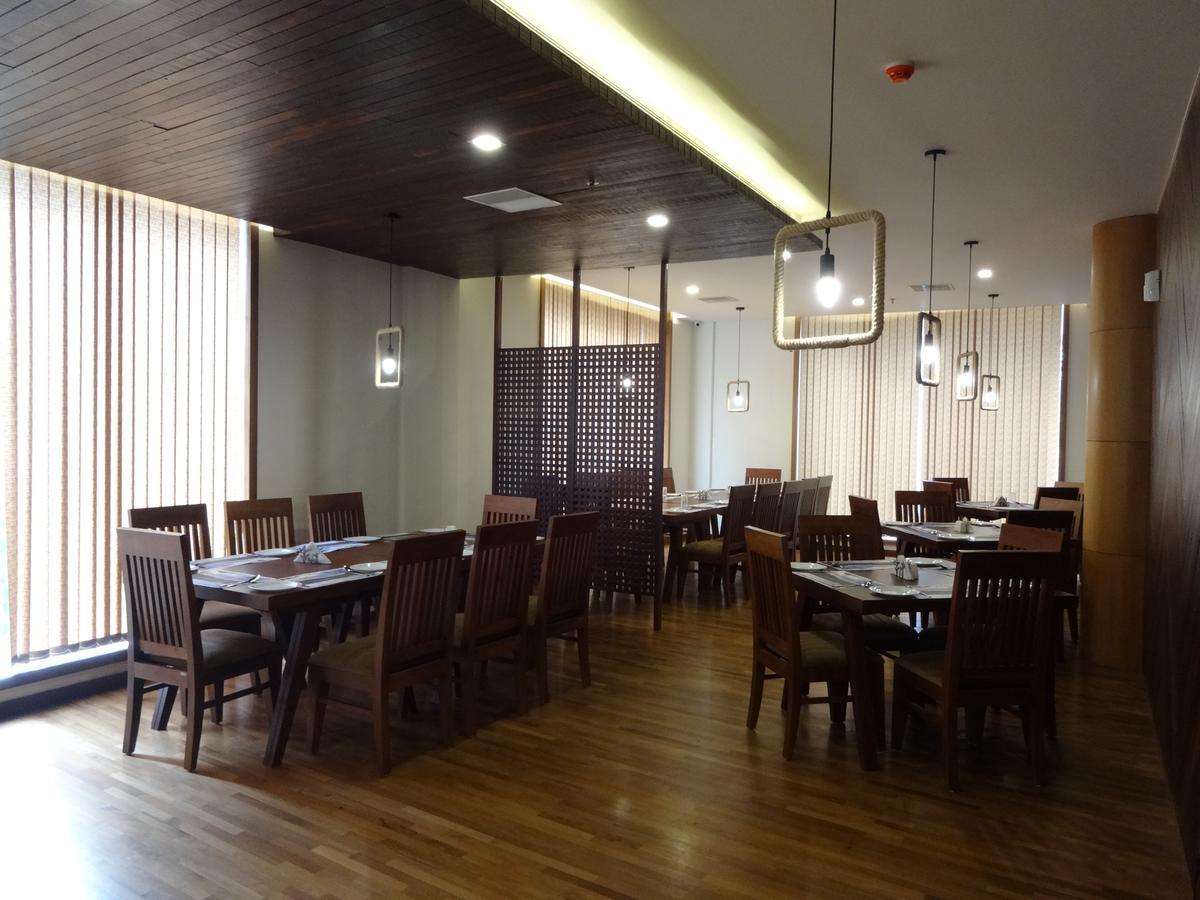 Woodies Bleisure Hotel Kozhikode Exteriör bild