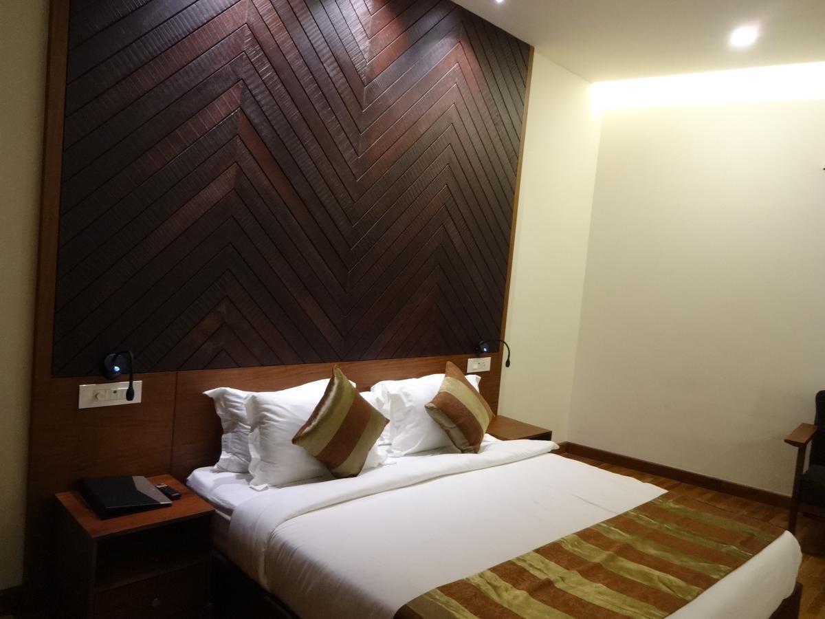 Woodies Bleisure Hotel Kozhikode Exteriör bild